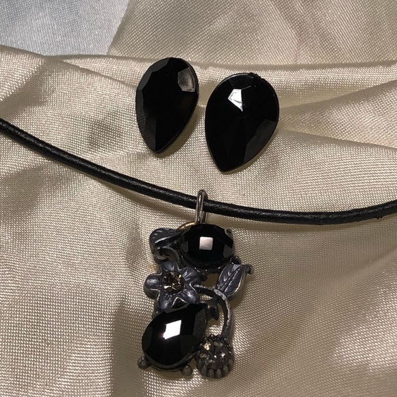 🆕Black pendant vintage look necklace & earrings - Picture 6 of 8